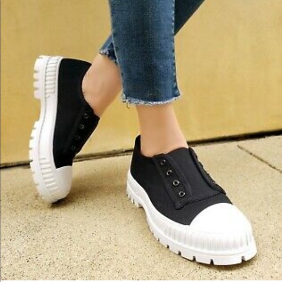 Shoes - Black canvas chunky sneaker
